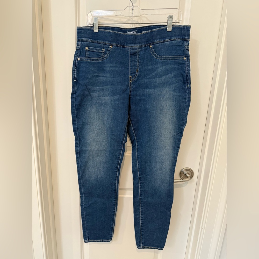 Signature by Levi Strauss Women's Blue Jeans